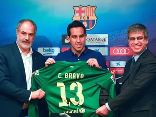 Bravo starts for Barcelona