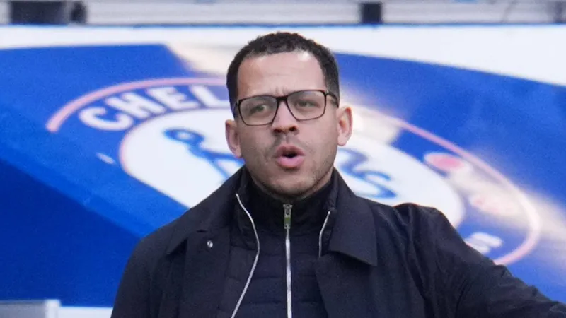 Rosenior reacts to Chelsea transfer sanctions, fines after Abramovich-related punishment