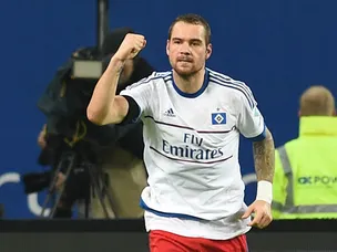 Hamburg power past Dortmund