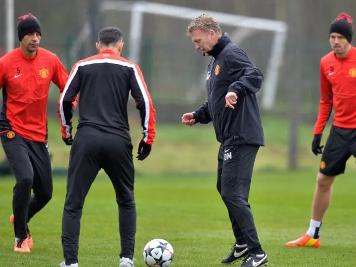 Moyes, Giggs take United training