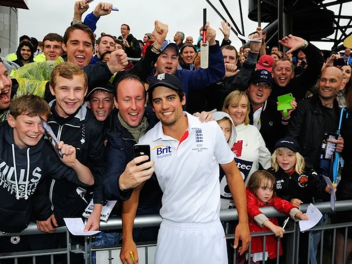 England retain Ashes