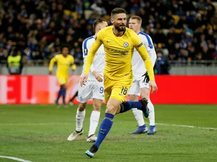 Giroud nets treble as Chelsea thrash Dynamo