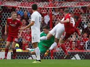 Dyche fears serious injury for Nick Pope