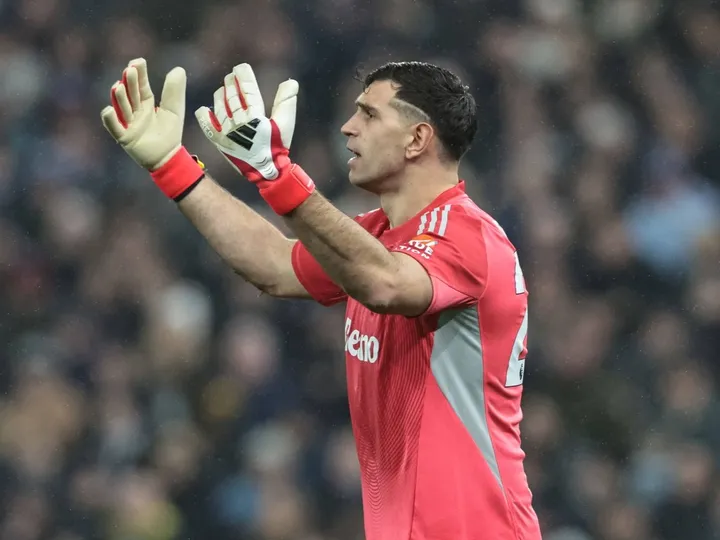 Martinez madness costs Villa against Toffees as Arsenal extend PL lead