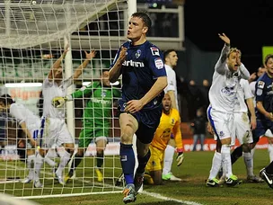 Smith starts up front for Leeds