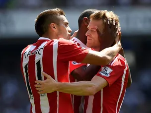Steven Davis double downs Spurs