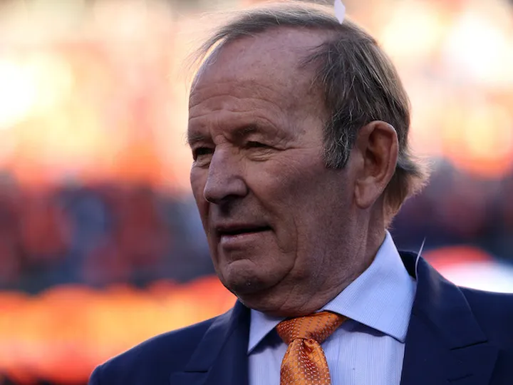 Bowlen gives up control of Broncos