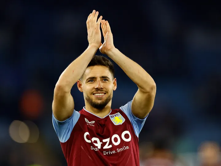 Man City 'considering move for Alex Moreno'