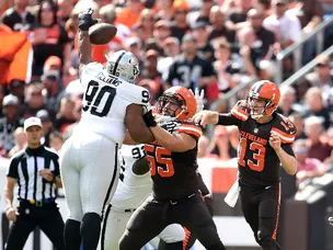 Carr stars as Oakland win in Cleveland