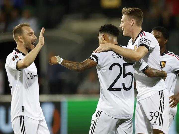 Man United players 'suffer food poisoning outbreak'