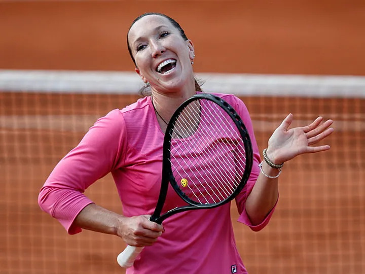 Jankovic beats Stosur in three sets