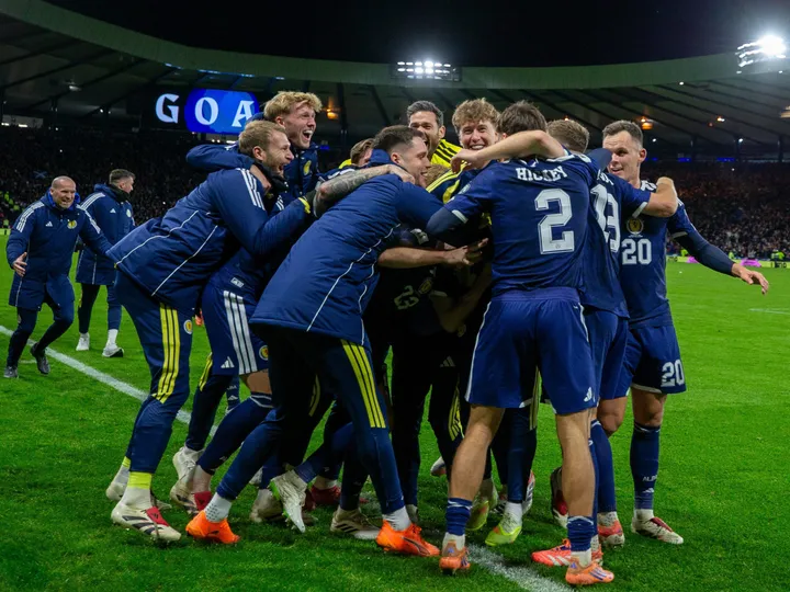 "What are you doing?!" Clarke reacts to three wonder-goals as Scotland reach 2026 World Cup