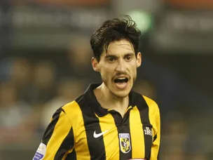 Vejinovic hat-trick leads Vitesse rout