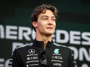 Russell cruises to Australian Grand Prix pole after Verstappen crash