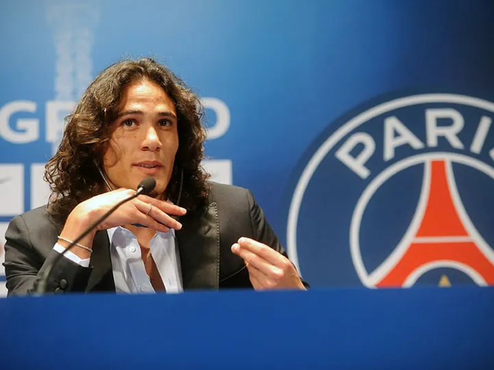 Cavani gets first PSG start