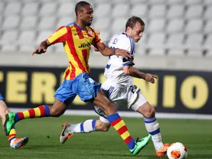 Late goals seal it for Valencia