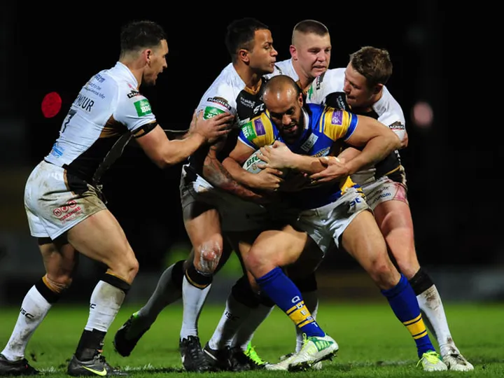 Clinical Leeds crush Hull