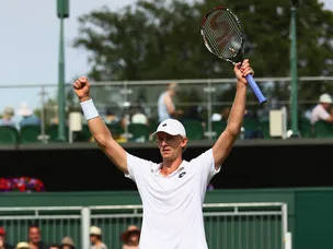 Kevin Anderson through to fourth round