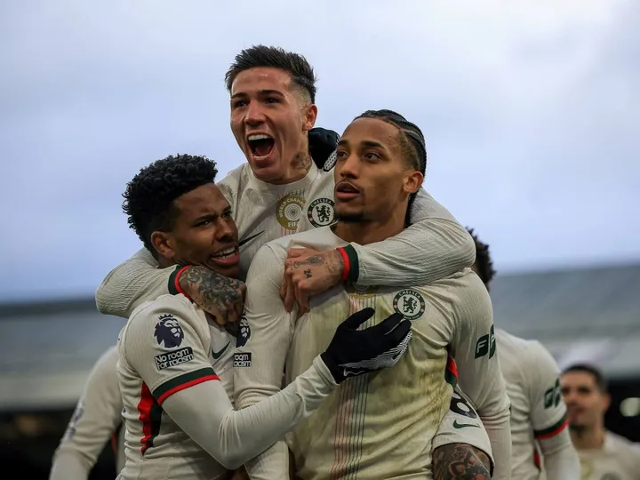 Chelsea's South American stars sink 10-man Crystal Palace in Selhurst Park smashing