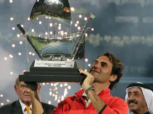 Federer triumphs in Dubai