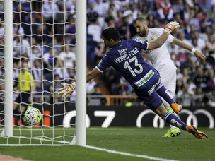 Karim Benzema gives Real Madrid one-goal lead