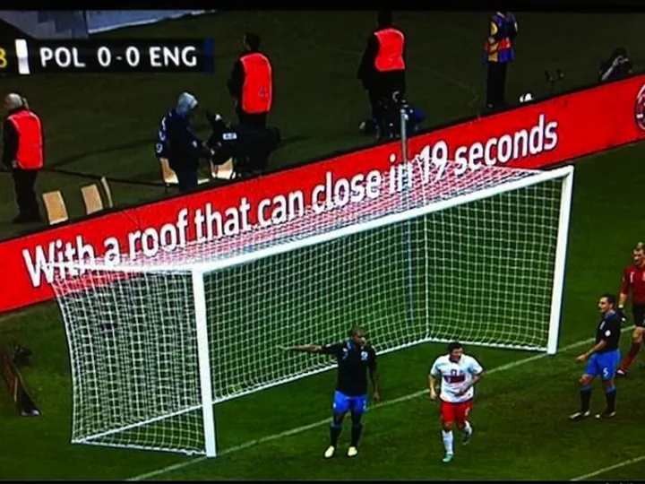 Ad makes 'roof' jibe during Poland vs. England - picture