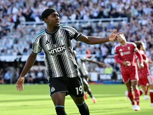 Elanga, Toure latest: Newcastle injury, suspension list vs. Villa