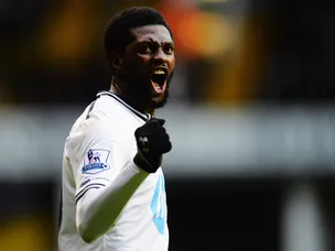 Spurs lead Newcastle at interval