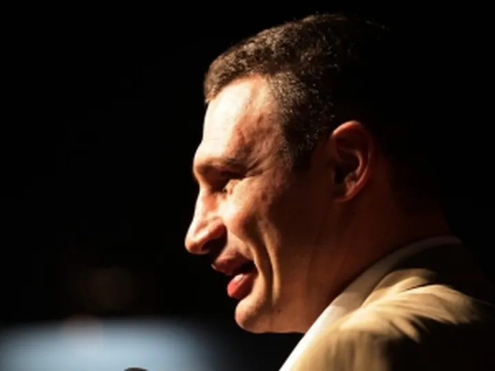 Klitschko beats Chisora on points
