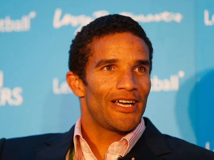 James auctions off 150 items