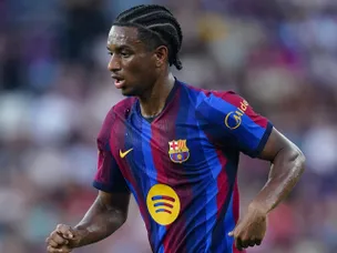 Romano delivers major update on Balde's future at Barca amid Man Utd links