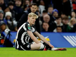 Howe unhappy with Caicedo's "really poor tackle" on Gordon