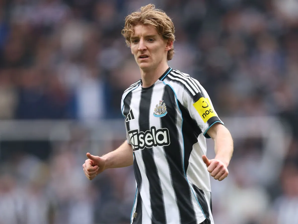 Fresh competition: European giants 'make contact' with Arsenal, Liverpool-linked Gordon