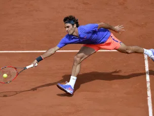 Federer, Monfils suspended due to bad light