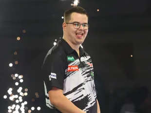 Van Veen overcomes Anderson in thriller to set up Littler World Championship final