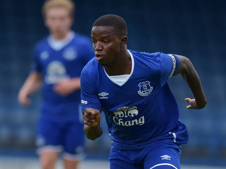 Everton midfielder extends Wigan loan