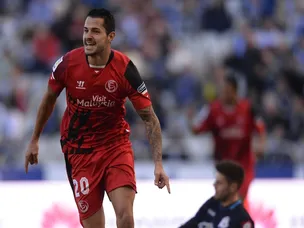Sevilla close gap with Depor win
