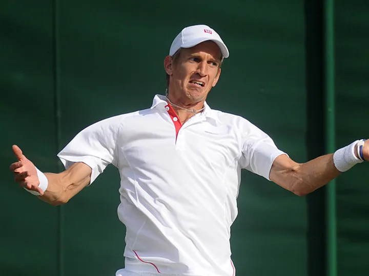 Evans into third round