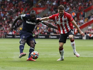 Michail Antonio sees red as West Ham miss chance to go top in Saints stalemate