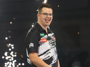 Van Veen overcomes Anderson in thriller to set up Littler World Championship final