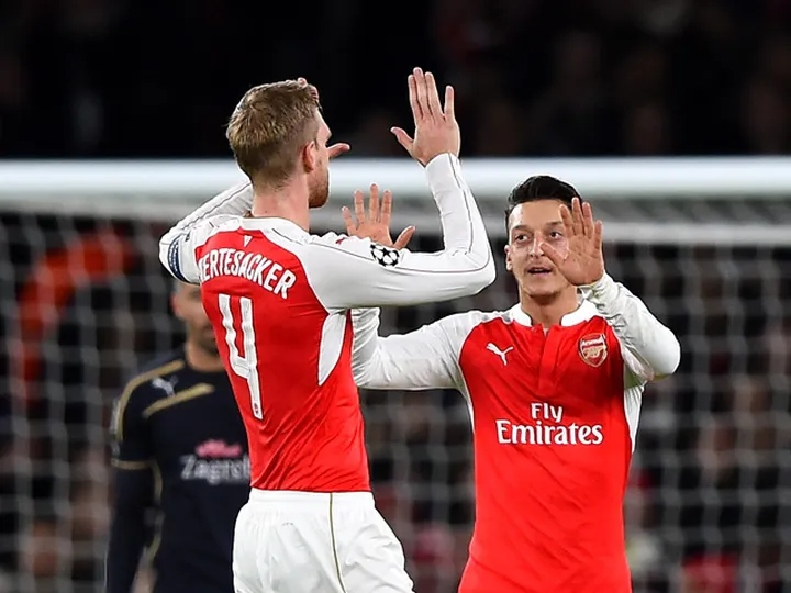 Arsenal keep Champions League hopes alive