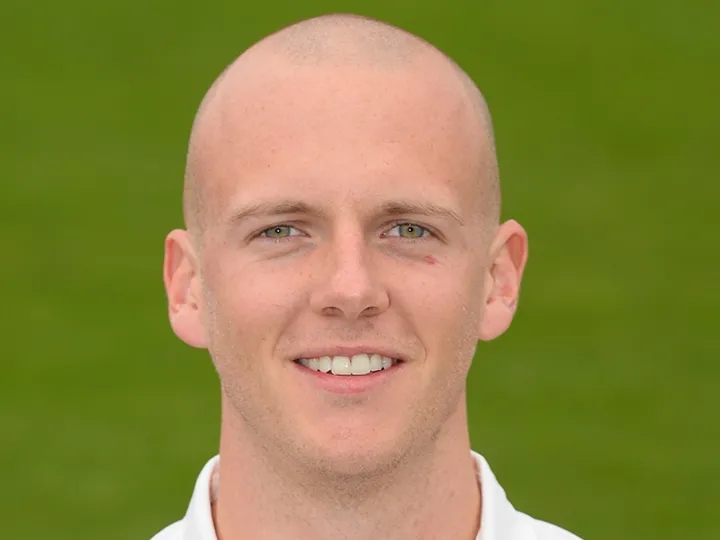 Hatchett signs new Sussex deal
