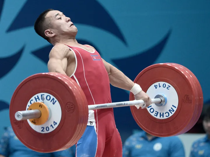 Om breaks weightlifting world record