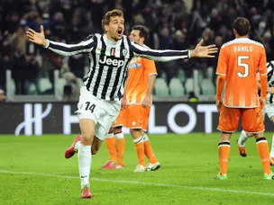 Tevez, Llorente up top for Juve