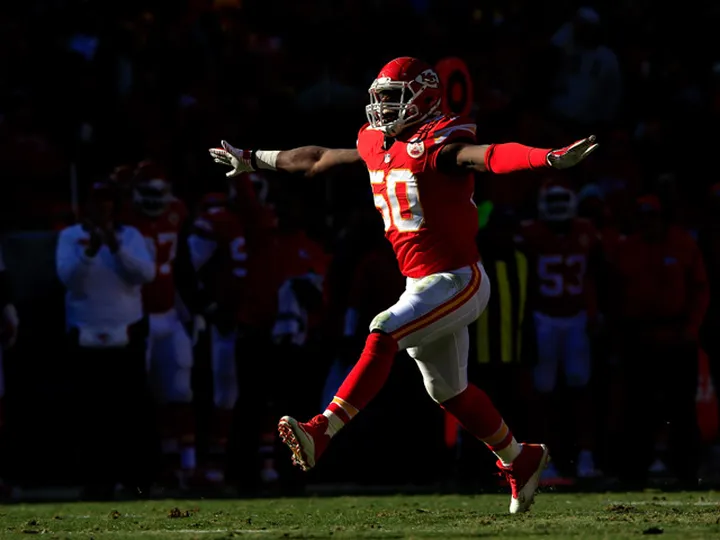 Justin Houston suffers knee injury