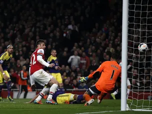 Flamini own goal denies Arsenal