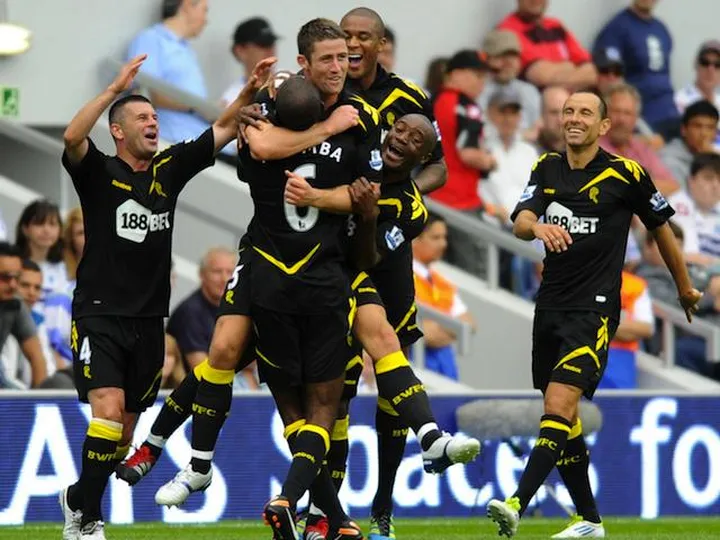 Chelsea beat Tottenham to Cahill