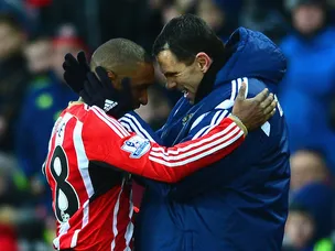 Wickham, Defoe hand Sunderland victory