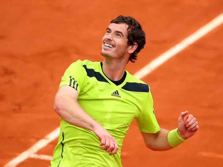 Murray advances in Paris