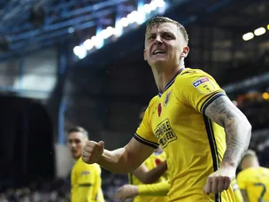 Swansea score deep in stoppage time to claim point at Wednesday